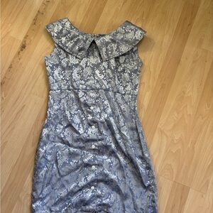 Sleeveless Blue Floral Jacquard Dress with Statement Collar